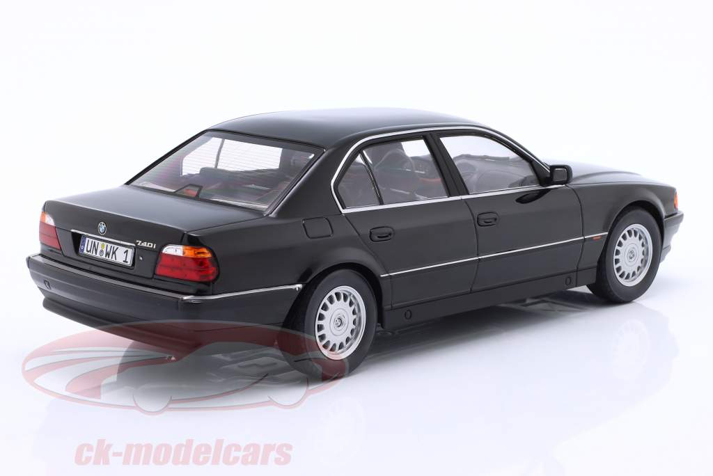 BMW 740i E38 Serie 1 Año de construcción 1994 negro metálico 1:18 KK-Scale