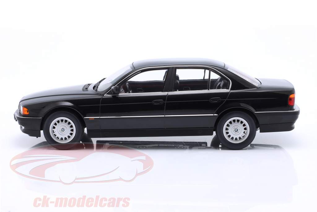 BMW 740i E38 Serie 1 Baujahr 1994 schwarz metallic 1:18 KK-Scale