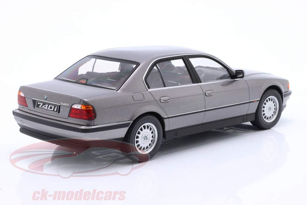 BMW 740i E38 série 1 Année de construction 1994 Gris métallique 1:18 KK-Scale
