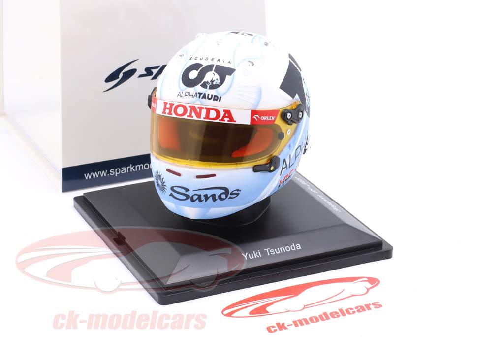 Yuki Tsunoda #22 Scuderia AlphaTauri Singapur GP Formel 1 2023 Helm 1:5 Spark