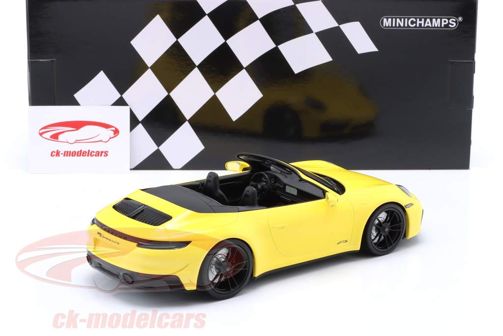 Porsche 911 Carrera 4 GTS Cabriolet Baujahr 2020 gelb 1:18 Minichamps