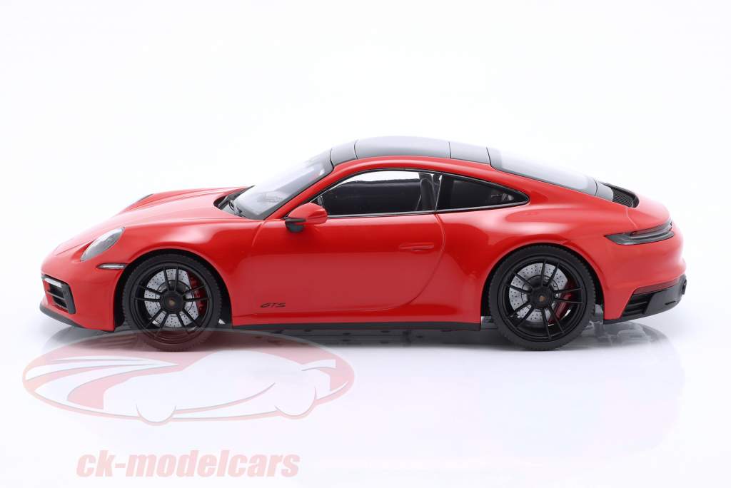 Porsche 911 Carrera 4 GTS Coupe Byggeår 2020 rød 1:18 Minichamps