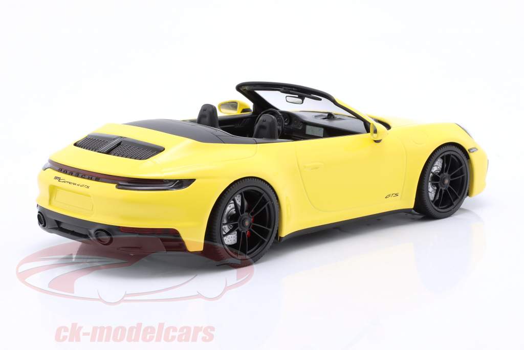 Porsche 911 Carrera 4 GTS Cabriolet Anno di costruzione 2020 giallo 1:18 Minichamps