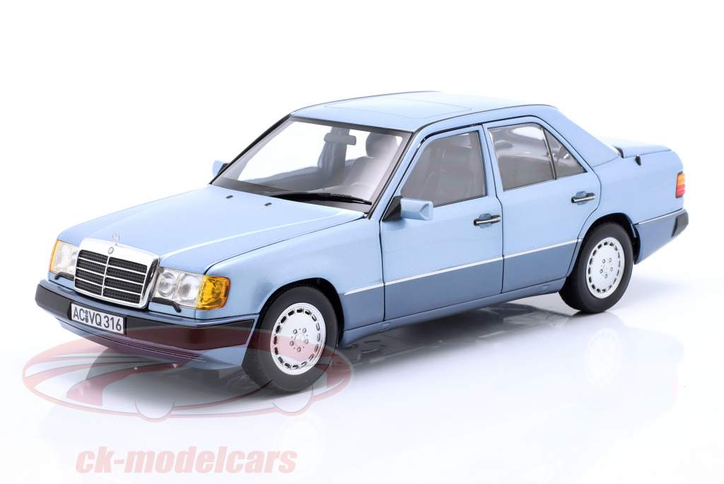 Mercedes-Benz 230E (W124) Baujahr 1990 hellblau metallic 1:18 Norev