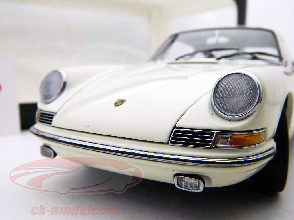 AUTOart 1:18 1967ポルシェ911S Bjのクリームライト/ホワイト 