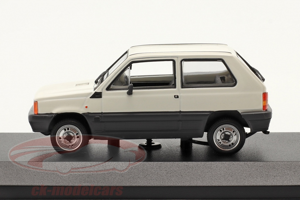 Minichamps 1:43 Fiat Panda Année de construction 1980 crème blanche / gris  940121401 modèle voiture 940121401 4012138751644