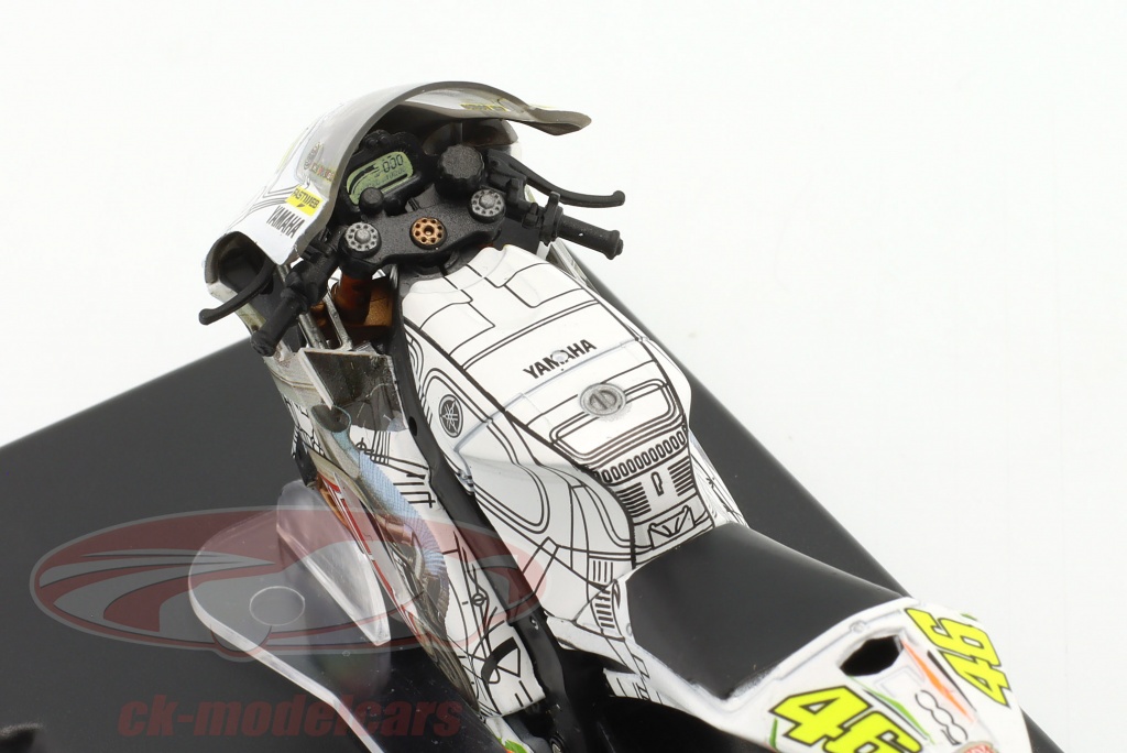 YAMAHA YZR-M1 - VALENTINO ROSSI - MOTO GP 2010 VALENCIA - WITH FIGURINE  (GIFTBOX) L.E. 3999 pcs.