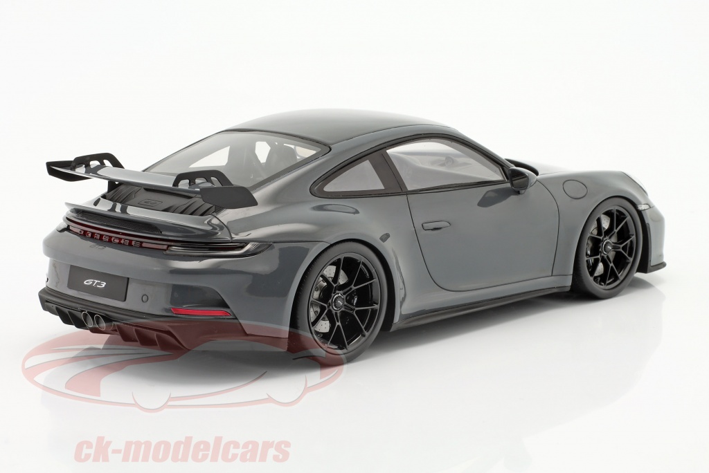 ポルシェ 1/18 911 (992) GT3 スパーク 絶版 - ミニカー