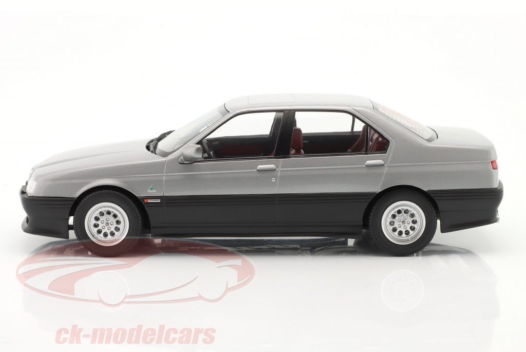 Triple9 1:18 Alfa Romeo 164 Q4 建設年 1994 シルバーグレイ
