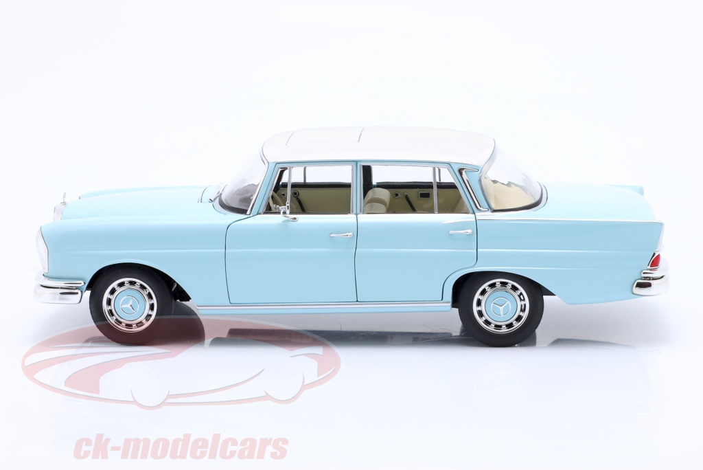 Norev 1:18 Mercedes-Benz 220 S (W111) 建設年 1965 ライトブルー