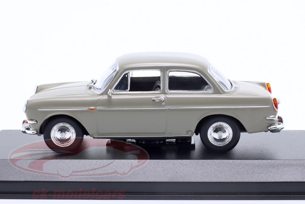 【日本直送】MCG 1/18 VW 1500S タイプ3 1963 (ダークレッド) 乗用車