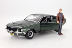 Steve McQueen in "Bullit" mit Mustang Fastback