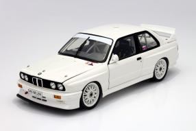 BMW M3 Plain Body 1992 Maßstab 1:18