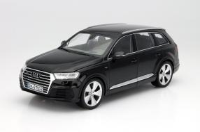 Audi Q7 neu Maßstab 1:18 von Minichamps