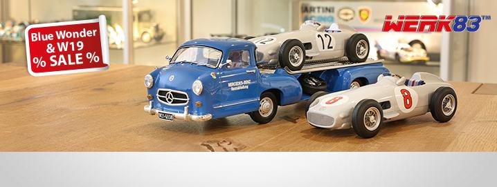 。 梅赛德斯 - 奔驰Blue Wonder
赛车运输车和装载赛车W196